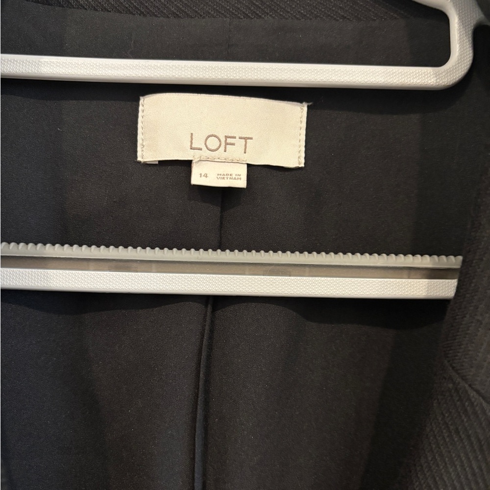 LOFT Women's Black Twill Double-Breasted Blazer. Size 14 - Picture 8 of 10